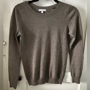 Gap sweater